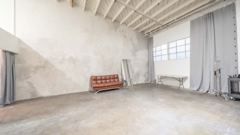 Cyc wall photo studio for rent with white steps yukon 2