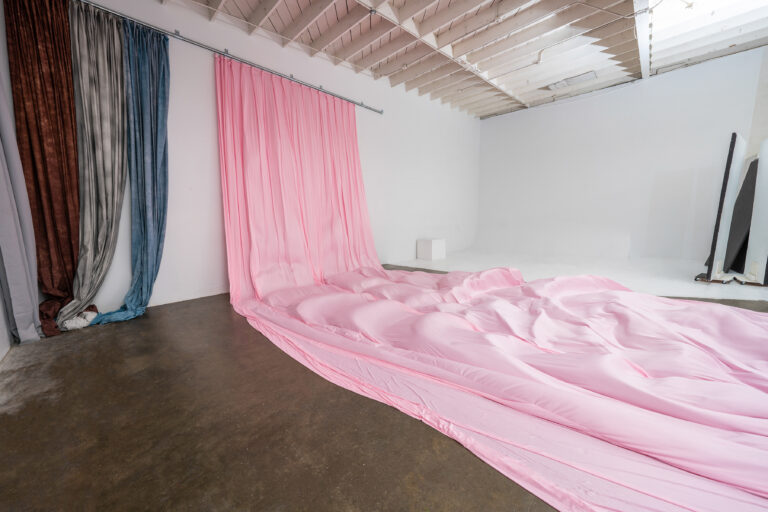 Photo Studio with white cyc wall and pink backdrop in Los Angeles_Yukon 2_4-2