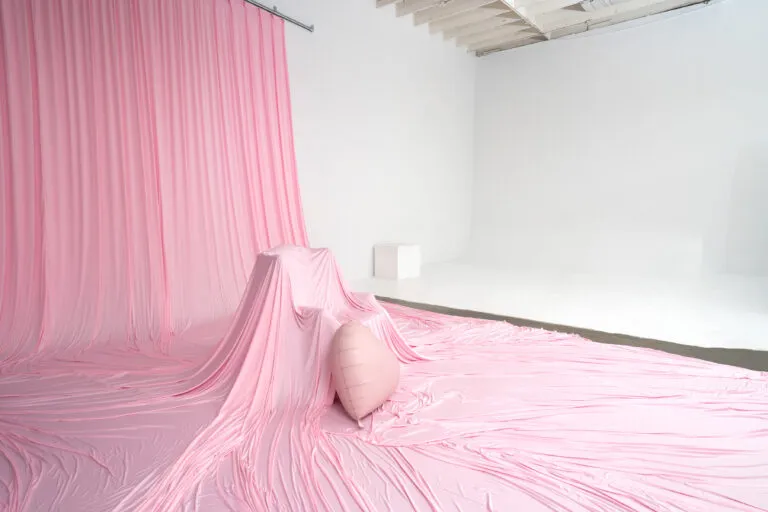 Photo Studio with white cyc wall and pink backdrop in Los Angeles_Yukon 2_5-2