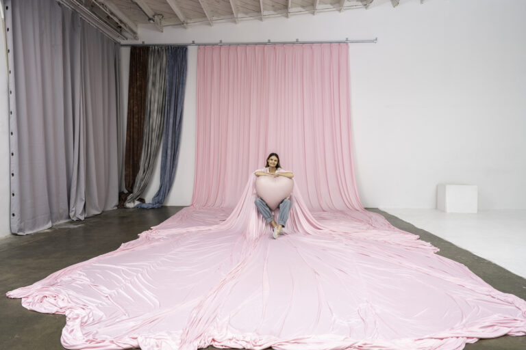 Photo studio with pink backdrop in Los Angeles_Yukon 2_1 Photo studio with pink backdrop in Los Angeles_Yukon 2_1