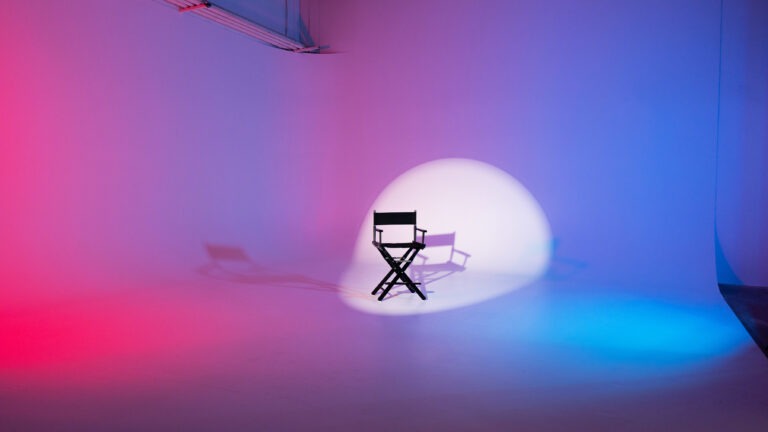 Rental photo studio with cyc wall car access and free parking - Yukon 1