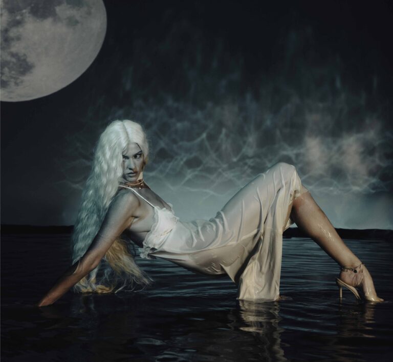 Unique Photo Studio in Los Angeles: Walk on Water Near LAX Unique Photo Studio in Los Angeles: Walk on Water Near LAX