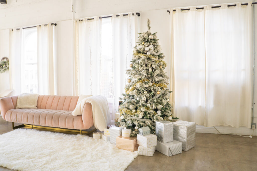 Daylight Photo Studio Loft with Christmas tree Decorations in Downtown Los Angeles for rent - Loft 5_03