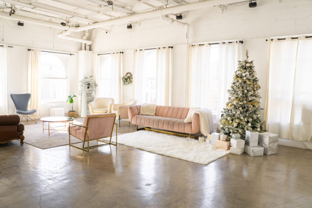 Daylight Photo Studio Loft with Christmas tree Decorations in Downtown Los Angeles for rent - Loft 5_01