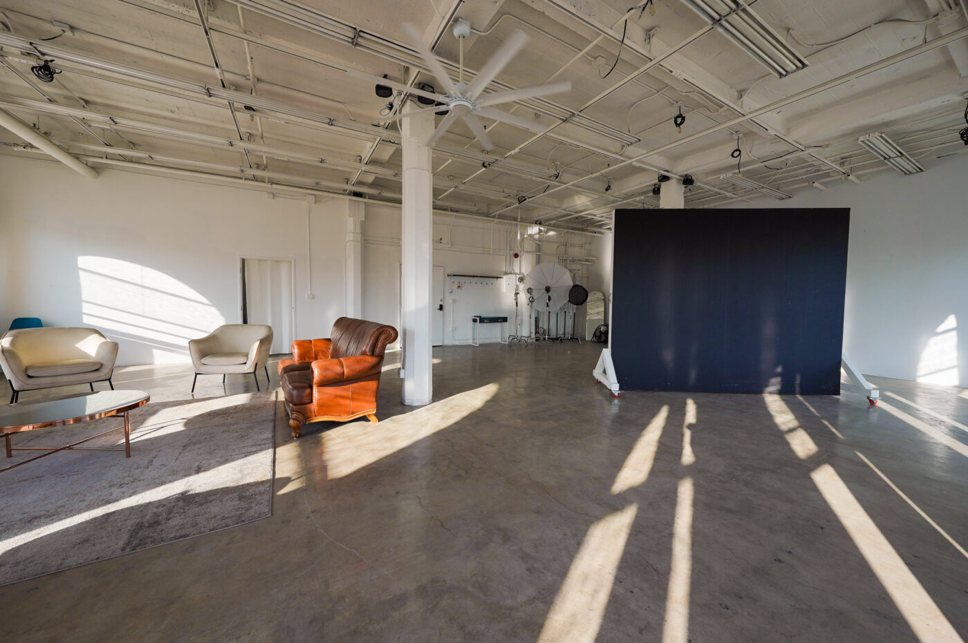 Daylight Photo studio for rent in Los angeles with arched windows and dt views