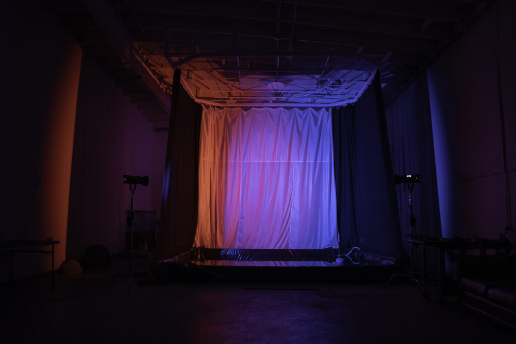 Photo Studio with rain feature and water pool in Los Angeles_Yukon 300001