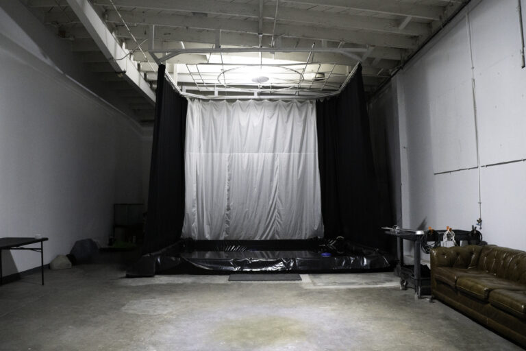 Photo Studio with rain feature and water pool in Los Angeles_Yukon 300002