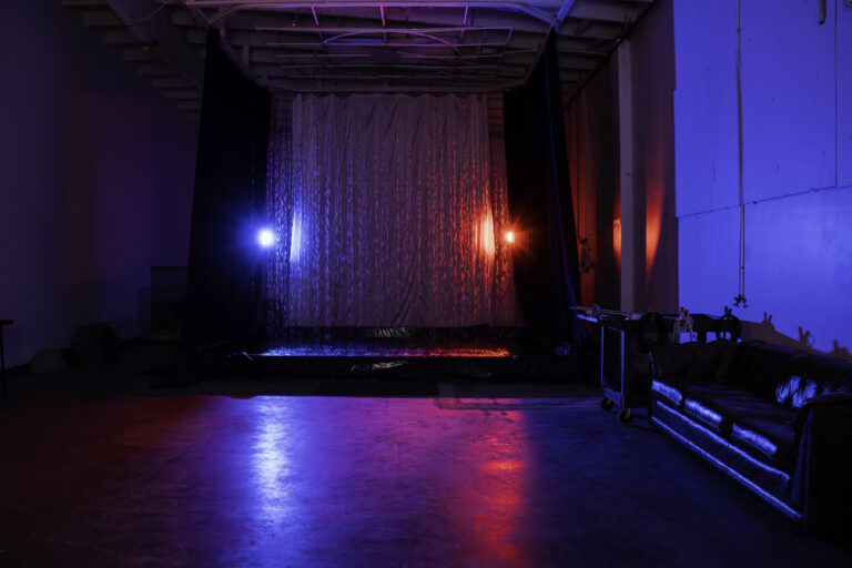 Photo Studio with rain feature and water pool in Los Angeles_Yukon 300003