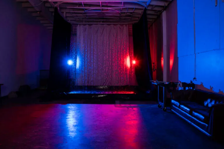 Photo Studio with rain feature and water pool in Los Angeles_Yukon 300003