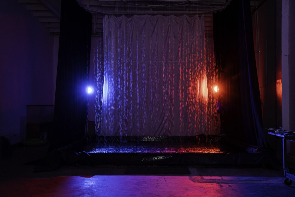 Photo Studio with rain feature and water pool in Los Angeles_Yukon 300004