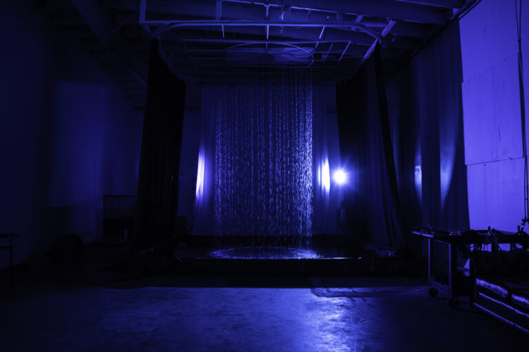 Photo Studio with rain feature and water pool in Los Angeles_Yukon 300006