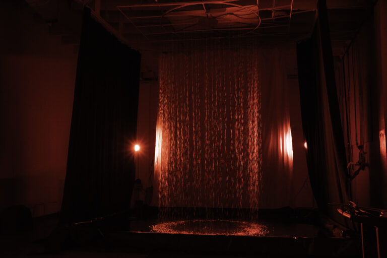 Photo Studio with rain feature and water pool in Los Angeles_Yukon 300007
