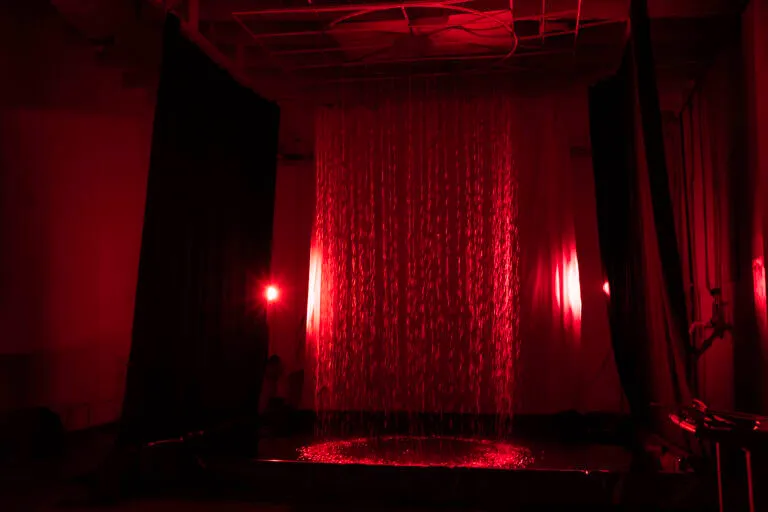 Photo Studio with rain feature and water pool in Los Angeles_Yukon 300007