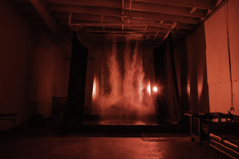 Photo Studio with rain feature and water pool in Los Angeles_Yukon 300008