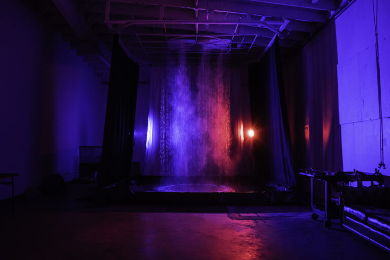 Photo Studio with rain feature and water pool in Los Angeles_Yukon 300009
