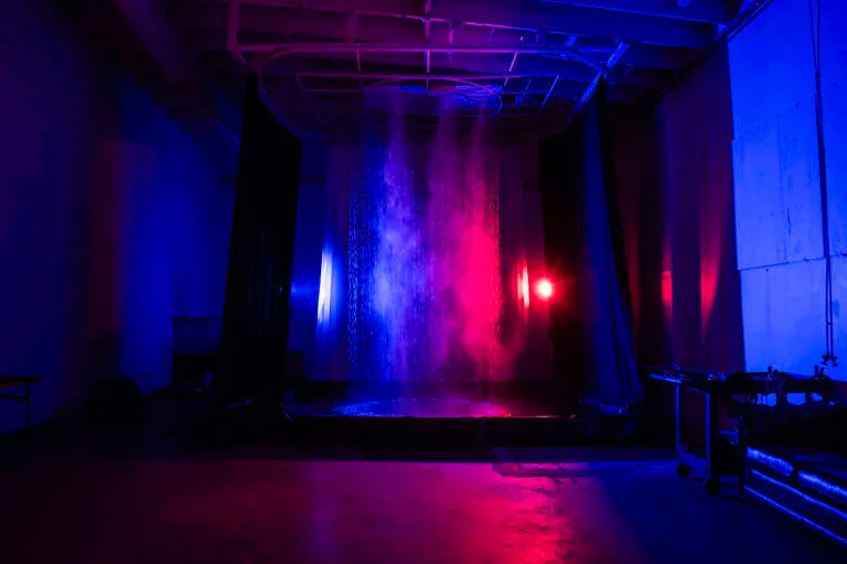 Photo Studio with rain feature and water pool in Los Angeles_Yukon 300009