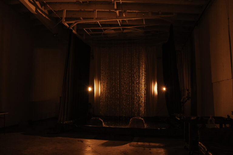 Photo Studio with rain feature and water pool in Los Angeles_Yukon 300011