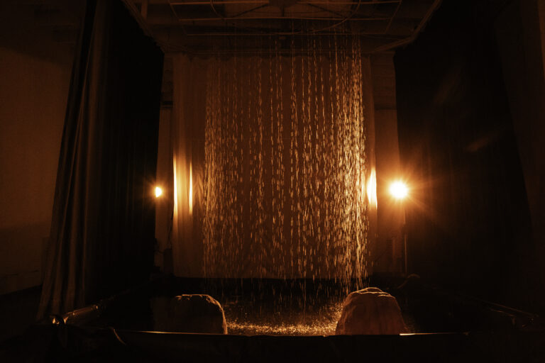 Photo Studio with rain feature and water pool in Los Angeles_Yukon 300012