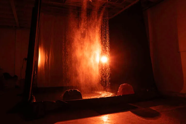 Photo Studio with rain feature and water pool in Los Angeles_Yukon 300014