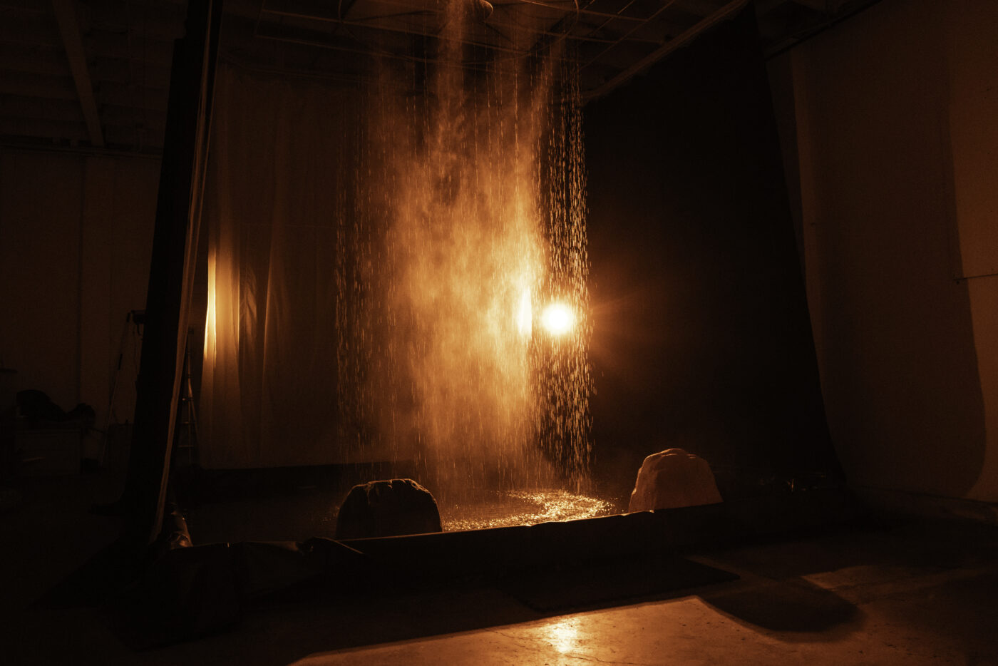 Photo Studio with rain feature and water pool in Los Angeles_Yukon 300014
