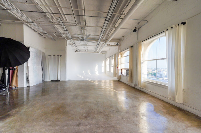 Daylight Photo studio for rent in Los angeles with cycwall and natural light