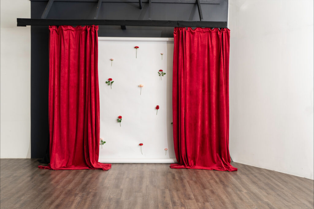 Daylight photo studio in Los Angeles for rent with Valentines day decorations Pro I_1