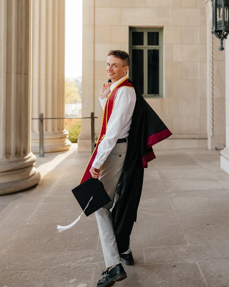 graduation photo pose