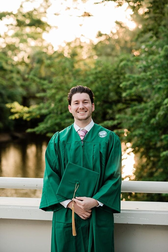 graduation photo classic pose
