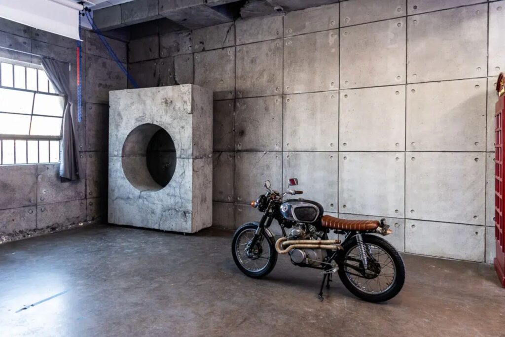 Concrete wall photo studio for rent in Los Angeles