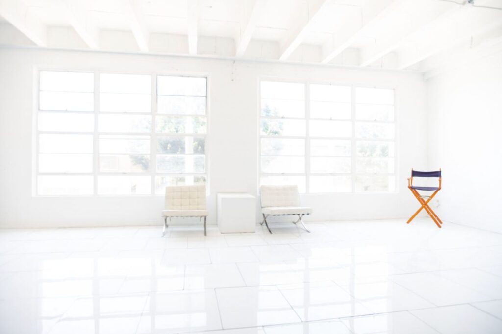 Daylight Photo Studio for rent with white walls in Los Angeles