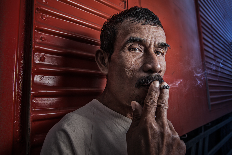 Indonesian-Dock-Worker-Smoking