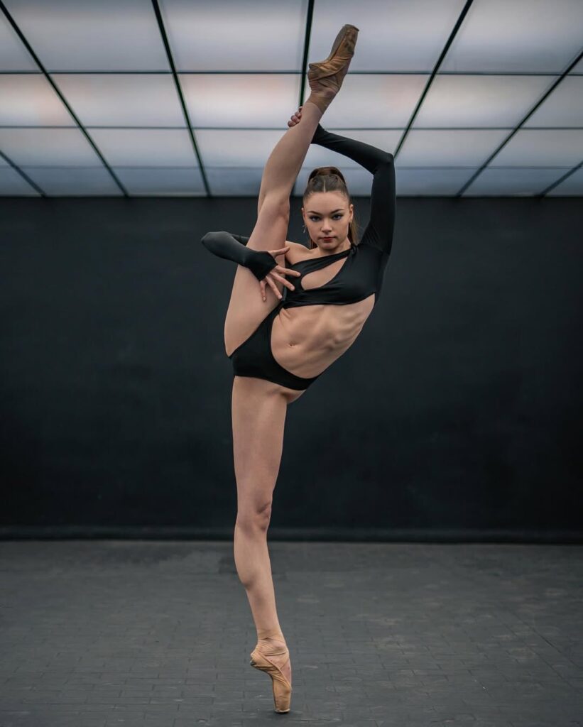 Ballerina mairead_moore photographed by jamesdiaz_photography at Metro 2 3