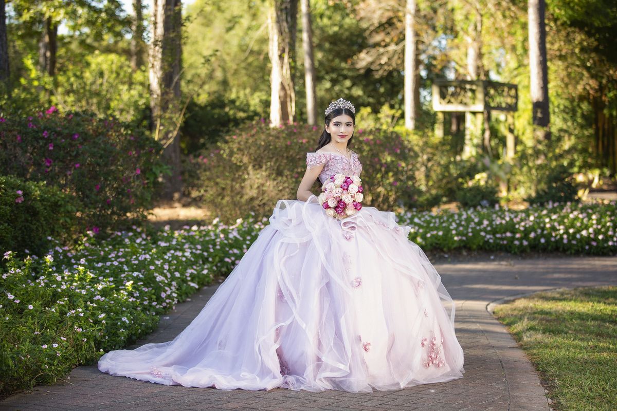 Quinceañera Photoshoot Ideas and Photo Studio Recomendaciones in Los Angeles FD Photo Studio 7